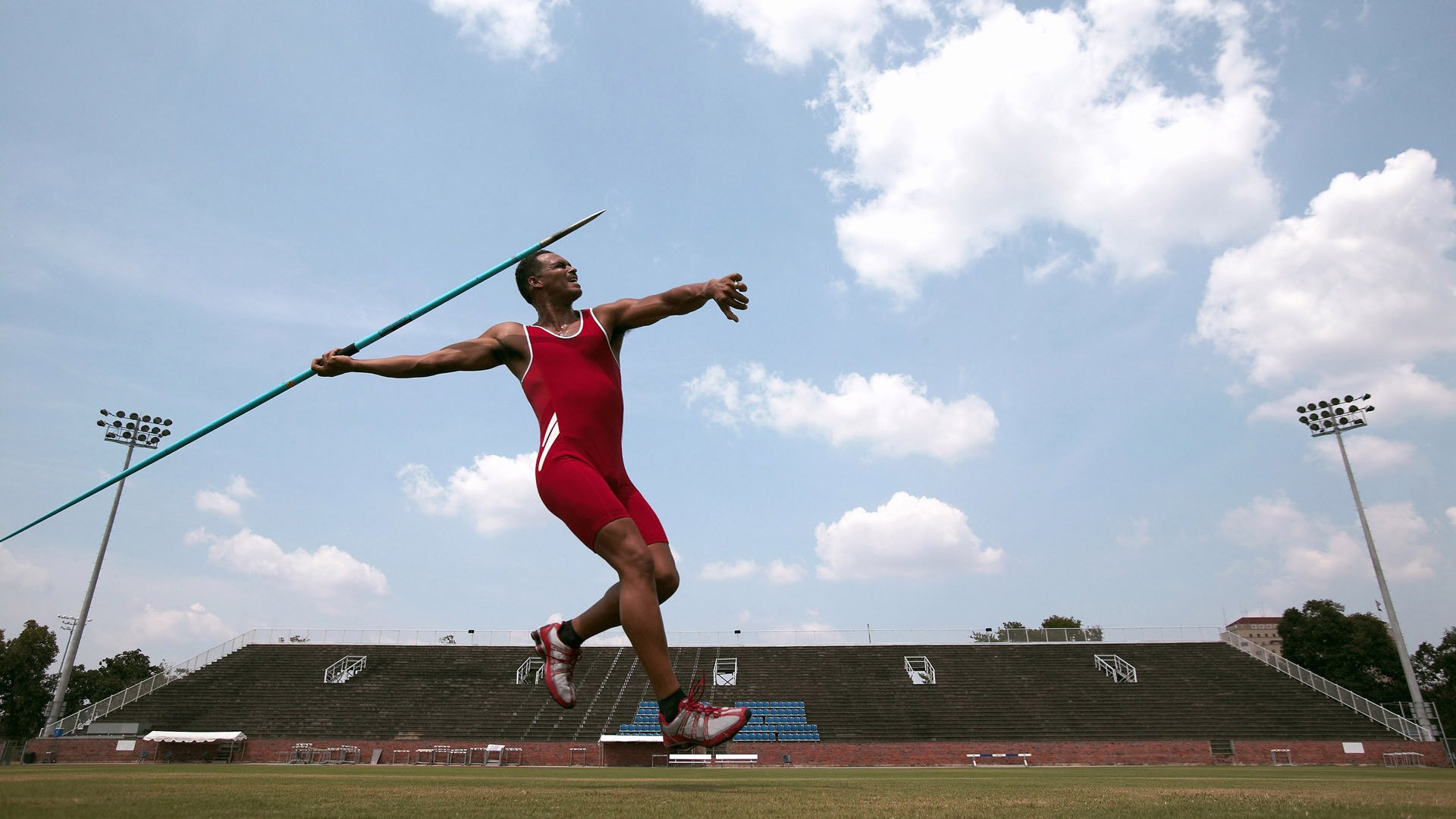 亚历克斯·格林伍德展现成熟防守技巧，成为袋鼠队稳定之选，格林伍德打什么位置